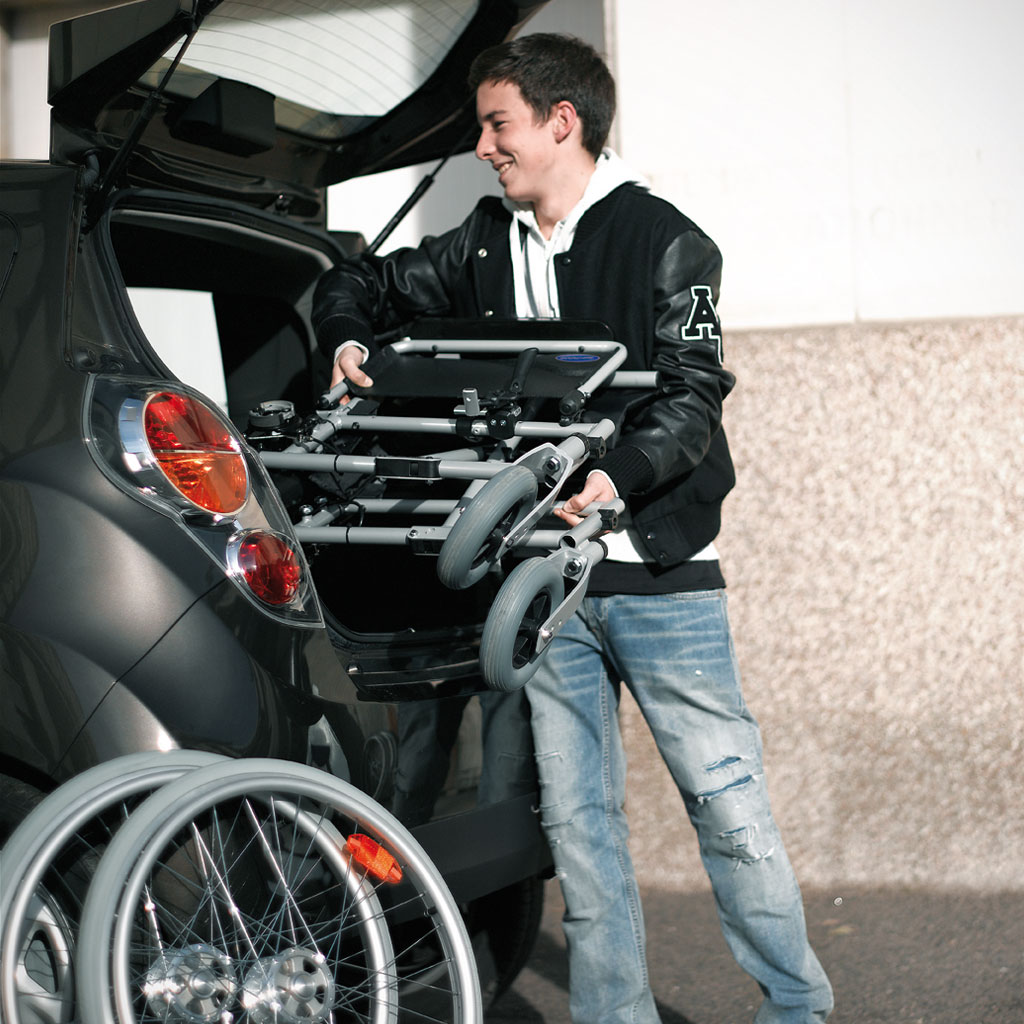 Invacare Action1R Rollstuhl- faltbar- pannensicher bereift- bis 125kg